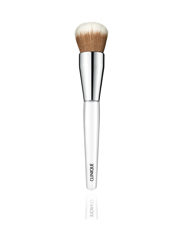 Foundation Buff Brush, ファンデーション用ブラシ。リキッド、パウダリー、クリームなどあらゆるファンデーションを美しく仕上げます。